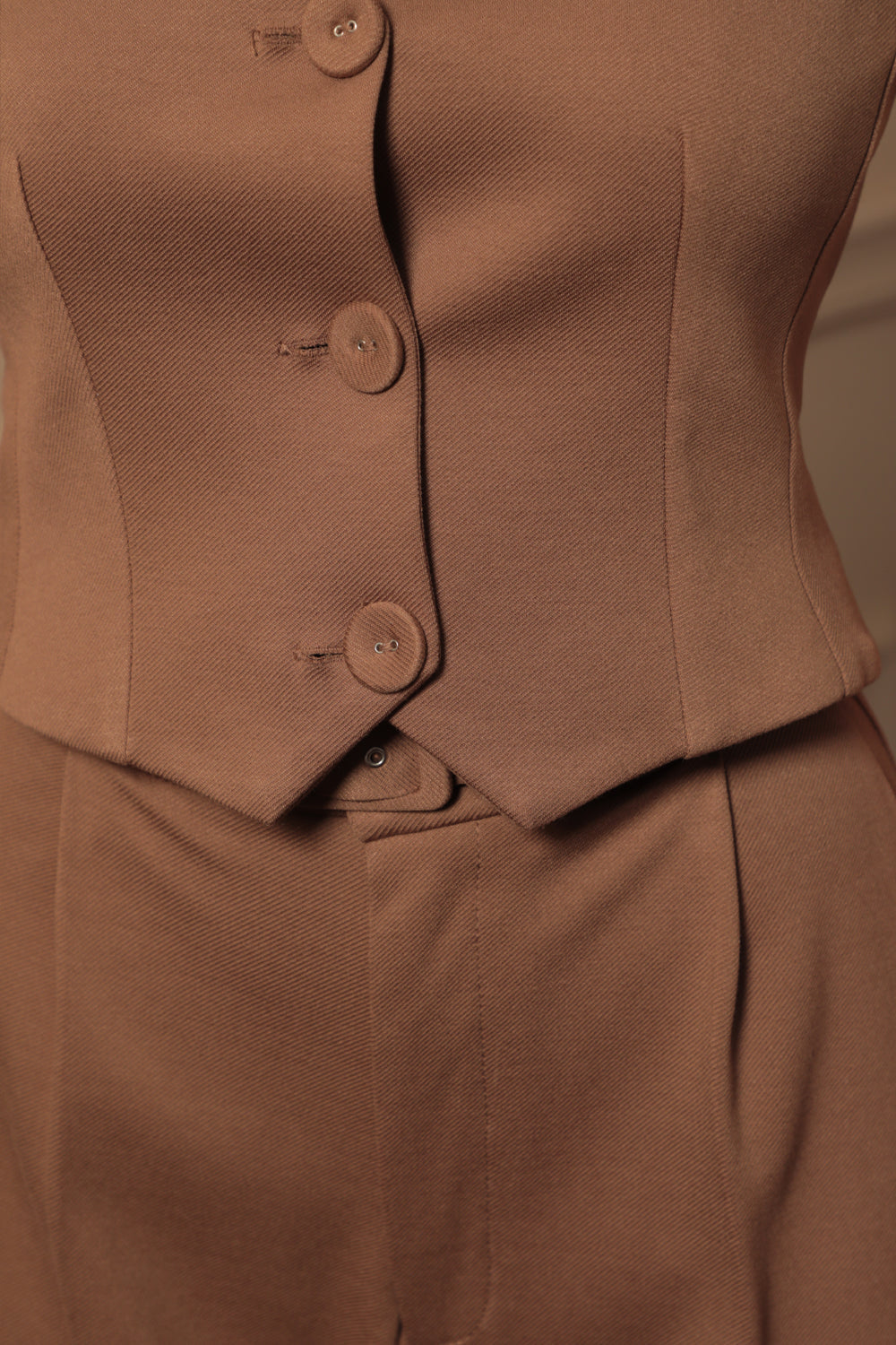 VISCOSE BLEND VEST IN BEIGE - ESSENTIALS